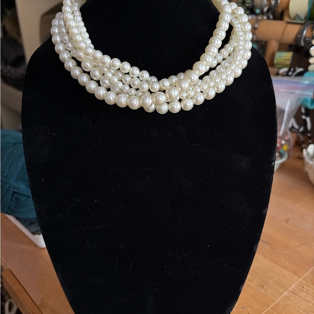 Elegant Pearl Necklace
